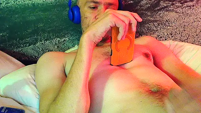 Snapshot of cloudyplay661 chatting on 04/16/26, 11:00 cloudyplay661 online show from 04/16/26, 11:00