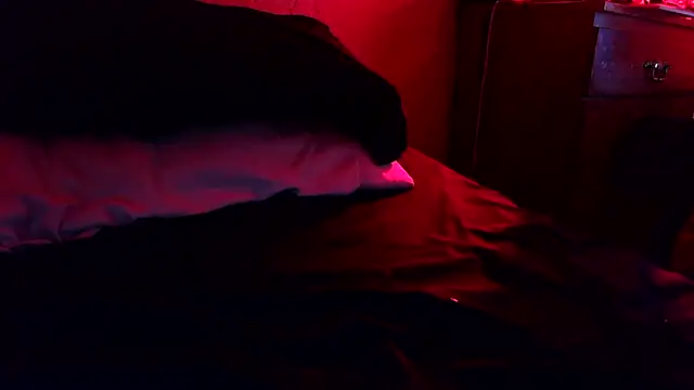 Snapshot of cloudyplay661 chatting on 04/19/26, 05:40 cloudyplay661 online show from 04/19/26, 05:40