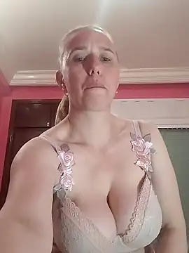 Snapshot of Adinashow12 chatting on 03/28/26, 06:29 Adinashow12 online show from 03/28/26, 06:29