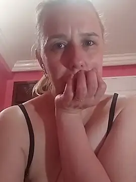 Snapshot of Adinashow12 chatting on 03/31/26, 10:43 Adinashow12 online show from 03/31/26, 10:43