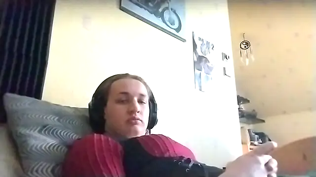 julialafemboy59 online show from 02/02/26, 01:10