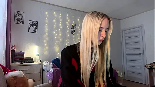 LatashiaOrcutt online show from 01/11/26, 12:21