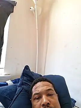 Snapshot of moneyboi1988 chatting on 02/18/26, 06:37 moneyboi1988 online show from 02/18/26, 06:37