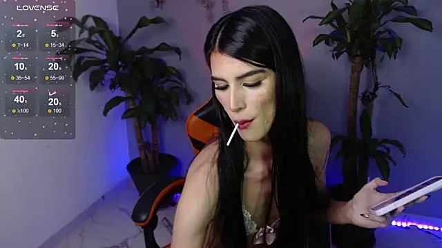 Snapshot of Lovely_bella_ chatting on 03/10/26, 08:19 Lovely bella online show from 03/10/26, 08:19