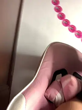 Snapshot of DulcePiink chatting on 03/03/26, 07:53 DulcePiink online show from 03/03/26, 07:53