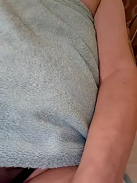 Snapshot of SweetTastes chatting on 03/19/26, 04:22 SweetTastes online show from 03/19/26, 04:22