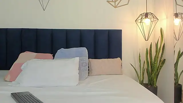 mayaevansmg online show from 02/10/26, 12:09