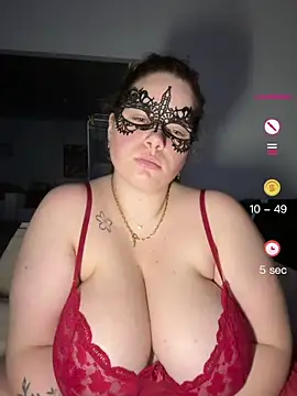 Snapshot of cherrylust12 chatting on 06/18/26, 12:33 cherrylust12 online show from 06/18/26, 12:33