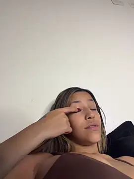 Snapshot of vicky_bass_ chatting on 03/06/26, 05:37 vicky bass online show from 03/06/26, 05:37