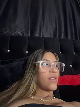 Snapshot of vicky_bass_ chatting on 03/17/26, 01:43 vicky bass online show from 03/17/26, 01:43