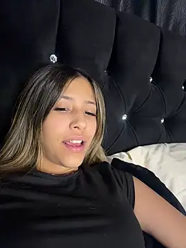 Snapshot of vicky_bass_ chatting on 03/27/26, 11:26 vicky bass online show from 03/27/26, 11:26