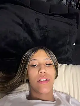 Snapshot of vicky_bass_ chatting on 04/05/26, 02:09 vicky bass online show from 04/05/26, 02:09