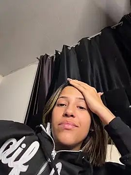 Snapshot of vicky_bass_ chatting on 06/16/26, 02:58 vicky bass online show from 06/16/26, 02:58