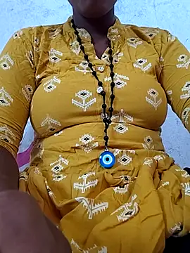 Snapshot of PRAPTITELUGU chatting on 04/06/26, 06:03 PRAPTITELUGU online show from 04/06/26, 06:03