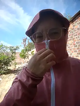 Snapshot of lina_loveee chatting on 02/13/26, 02:40 lina loveee online show from 02/13/26, 02:40