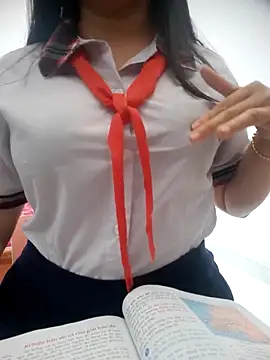 Snapshot of lina_loveee chatting on 03/18/26, 06:27 lina loveee online show from 03/18/26, 06:27