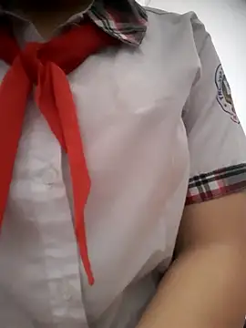 Snapshot of lina_loveee chatting on 04/13/26, 10:32 lina loveee online show from 04/13/26, 10:32