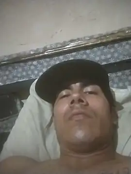 Snapshot of Mike_43 chatting on 04/19/26, 11:09 Mike 43 online show from 04/19/26, 11:09