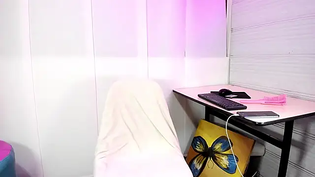 Snapshot of Sue_blue chatting on 02/19/26, 03:46 Sue blue online show from 02/19/26, 03:46