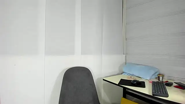 Snapshot of Sue_blue chatting on 02/24/26, 01:14 Sue blue online show from 02/24/26, 01:14