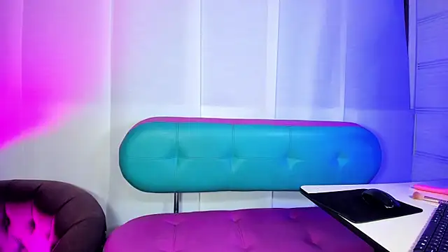 Snapshot of Sue_blue chatting on 03/01/26, 03:08 Sue blue online show from 03/01/26, 03:08