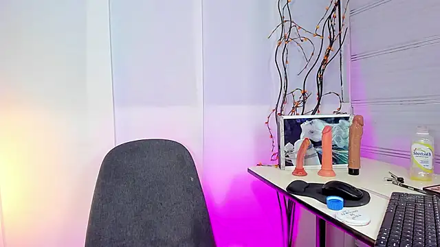 Snapshot of Sue_blue chatting on 04/11/26, 02:38 Sue blue online show from 04/11/26, 02:38