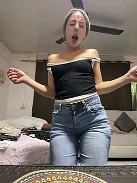 Snapshot of lriana_miller chatting on 02/27/26, 01:49 lriana miller online show from 02/27/26, 01:49