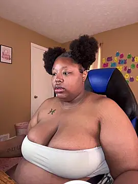Snapshot of Chocolatebunnyxx96 chatting on 05/31/26, 03:41 Chocolatebunnyxx96 online show from 05/31/26, 03:41