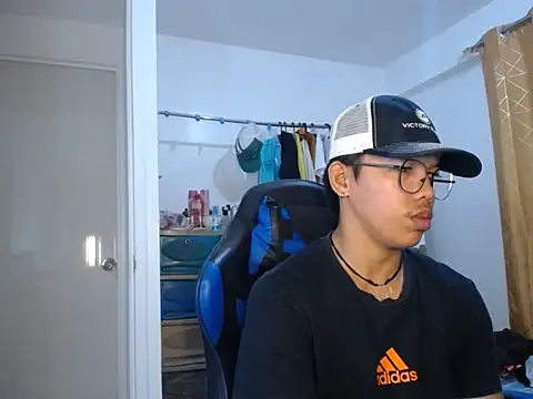 holly oreo online show from 06/11/26, 04:49