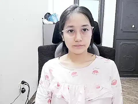 Snapshot of Shulee- chatting on 04/21/26, 02:37 Shulee- online show from 04/21/26, 02:37