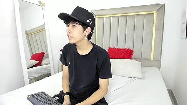 julian xx online show from 01/07/26, 07:05