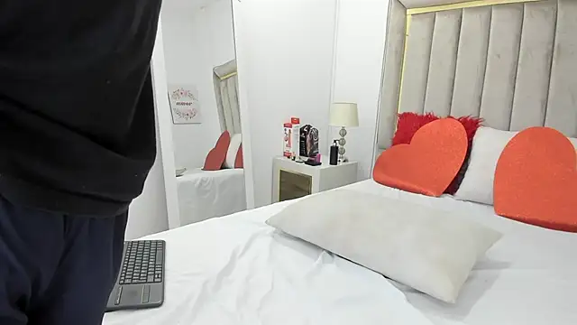 julian xx online show from 02/11/26, 06:46