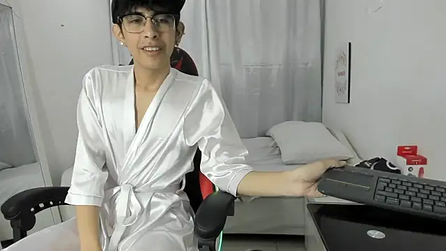 julian xx online show from 03/17/26, 07:06