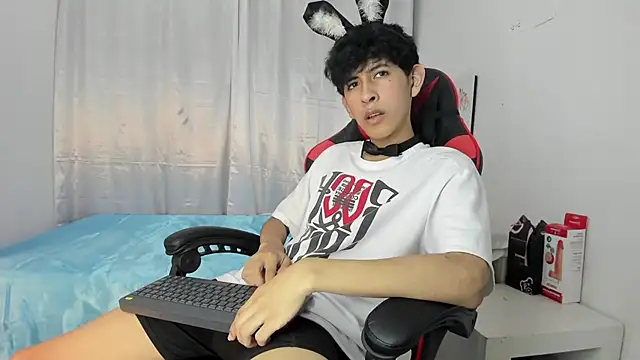 Snapshot of julian_xx chatting on 05/02/26, 07:30 julian xx online show from 05/02/26, 07:30