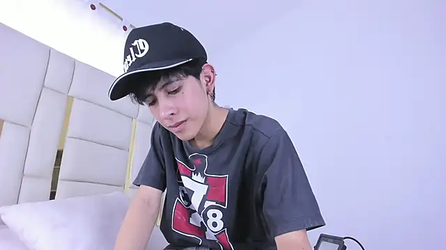 Snapshot of julian_xx chatting on 07/15/26, 07:52 julian xx online show from 07/15/26, 07:52