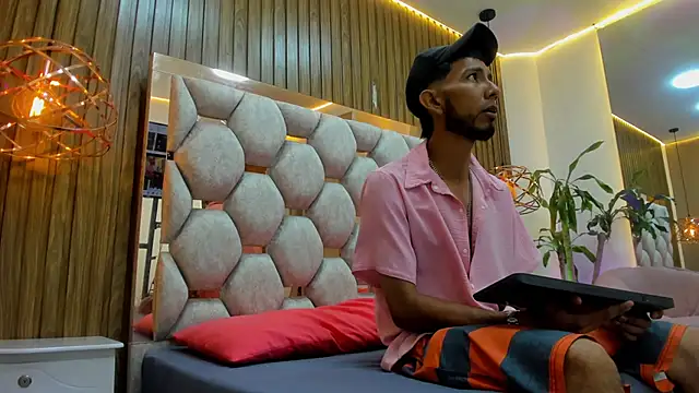 Snapshot of james__walsh chatting on 02/01/26, 07:56 james walsh online show from 02/01/26, 07:56