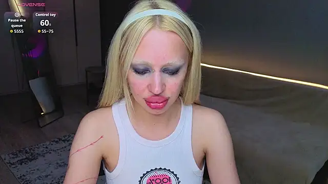 Luna Beverly online show from 07/16/26, 08:26