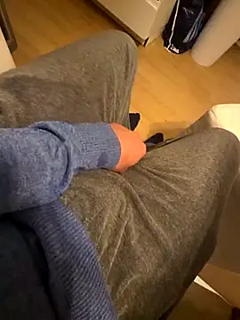 Snapshot of Bigross21 chatting on 03/03/26, 11:43 Bigross21 online show from 03/03/26, 11:43