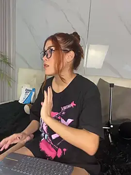 Snapshot of CrystalFairy007 chatting on 04/13/26, 04:51 CrystalFairy007 online show from 04/13/26, 04:51