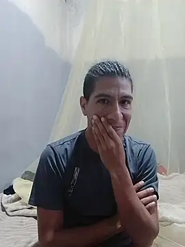 Snapshot of Rodrigohernan19 chatting on 05/17/26, 09:17 Rodrigohernan19 online show from 05/17/26, 09:17