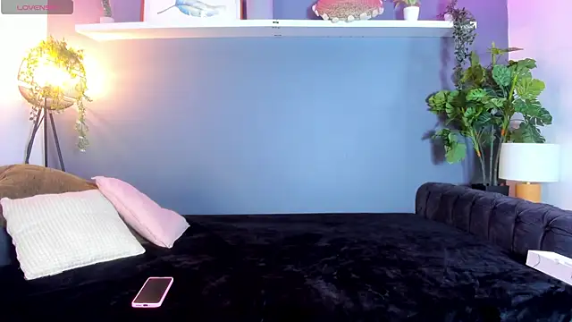 Snapshot of Kira_Exe_ chatting on 04/20/26, 11:35 Kira Exe online show from 04/20/26, 11:35