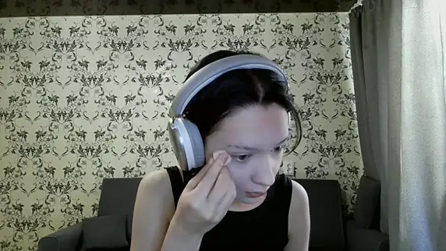 Snapshot of LxayBloom chatting on 03/07/26, 07:05 LxayBloom online show from 03/07/26, 07:05