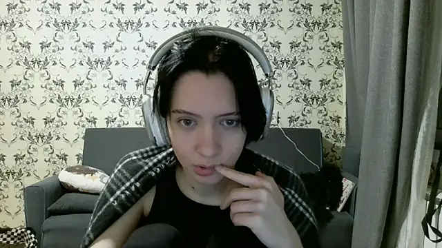 Snapshot of LxayBloom chatting on 03/09/26, 02:54 LxayBloom online show from 03/09/26, 02:54