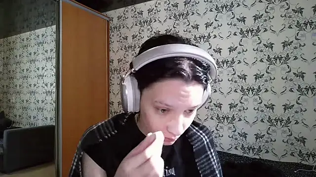 Snapshot of LxayBloom chatting on 03/11/26, 06:30 LxayBloom online show from 03/11/26, 06:30