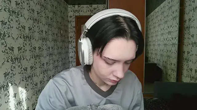 Snapshot of LxayBloom chatting on 03/18/26, 06:27 LxayBloom online show from 03/18/26, 06:27