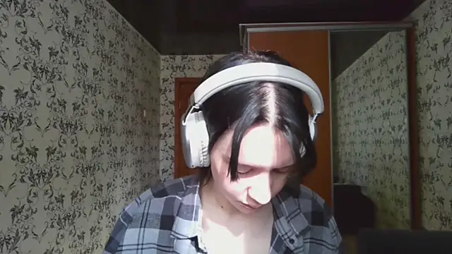 Snapshot of LxayBloom chatting on 03/19/26, 07:23 LxayBloom online show from 03/19/26, 07:23