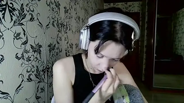 Snapshot of LxayBloom chatting on 03/25/26, 07:03 LxayBloom online show from 03/25/26, 07:03