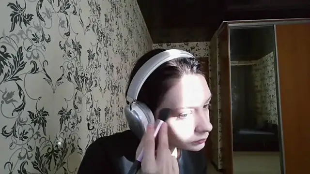 Snapshot of LxayBloom chatting on 03/29/26, 05:29 LxayBloom online show from 03/29/26, 05:29