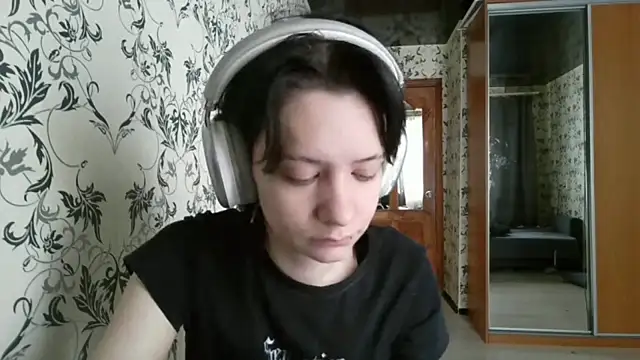 Snapshot of LxayBloom chatting on 03/30/26, 06:36 LxayBloom online show from 03/30/26, 06:36