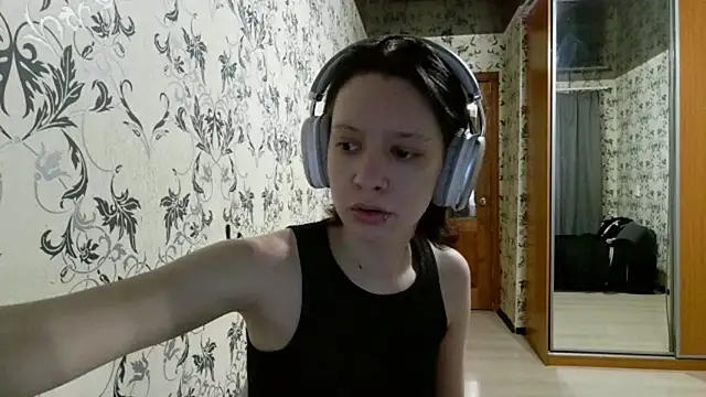 Snapshot of LxayBloom chatting on 03/31/26, 12:49 LxayBloom online show from 03/31/26, 12:49